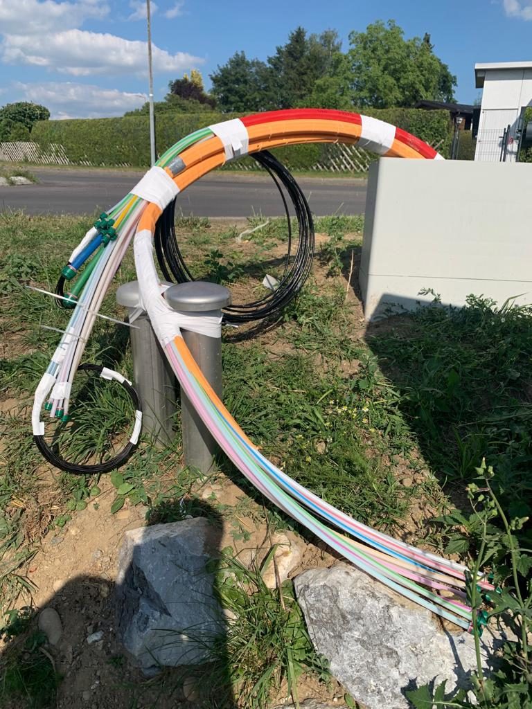 Gemeinde Hohenfels über 230 Haushalte und 10000 m Speedpipe/ Mikroröhrchen eingeblasen, 45000 m Mikrokabel, 12000m Minikabel.